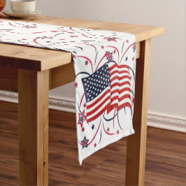 Amerikanische Flagge und Feuerwerke Großer Tischläufer