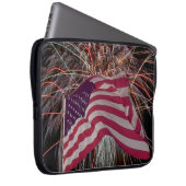 Amerikanische Flagge und Feuerwerke Laptopschutzhülle (Vorne Rechts)