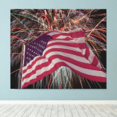 Amerikanische Flagge und Feuerwerke Leinwanddruck (Insitu (Holzboden))