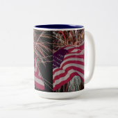 Amerikanische Flagge und Feuerwerke Zweifarbige Tasse (VorderseiteRechts)