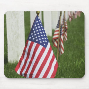 Amerikanische Flaggen auf den Gräbern amerikanisch Mousepad
