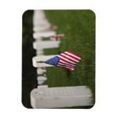 Amerikanische Flaggen auf Gräbern amerikanischer V Magnet (Vertikal)