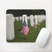 Amerikanische Flaggen auf Gräbern der Mousepad (Mit Mouse)