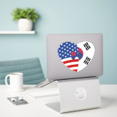 Amerikanische Flaggenherzen Aufkleber (Laptop auf Schreibtisch)