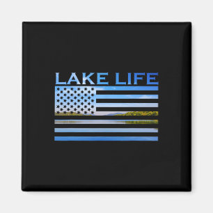 Amerikanische Flaggenpatrone, die am See fischen Magnet