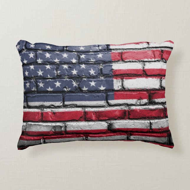 Amerikanische Patriotische US-Flagge an der Mauer Dekokissen (Vorderseite)