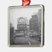 Amerikanische Stadt mit kommerziellen Silbernes Ornament (Links)