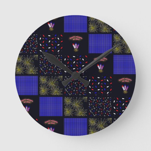Amerikanische Unabhängigkeitstag Patchwork Pattern Runde Wanduhr (Vorderseite)