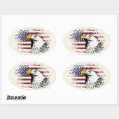 Amerikanischer Adler gegen USA-Flaggenhintergrund Ovaler Aufkleber (Blatt)