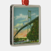 Amerikanischer Balken mit Blick auf die Internatio Ornament Aus Metall (Rechts)