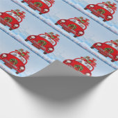 Amerikanischer Eskimo Hund in Auto mit dem Weihnac Geschenkpapier (Ecke)