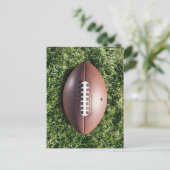 Amerikanischer Fußball auf Gras Postkarte (Stehend Vorderseite)