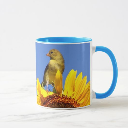 Amerikanischer Goldfinch auf Sonnenblume Tasse (Rechts)