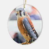 Amerikanischer Kestrel Keramik Ornament (Links)