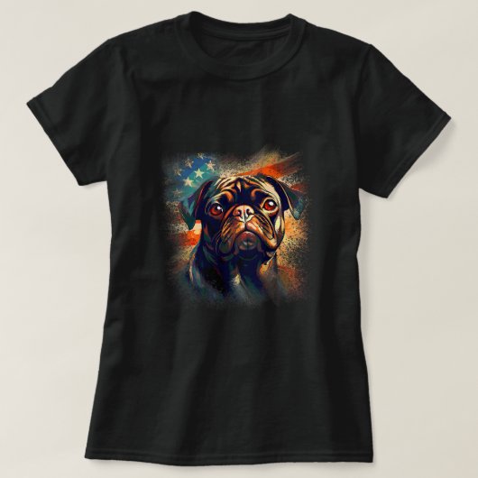 Amerikanischer Mops mit Flag im Hintergrund Patrio T-Shirt (Design vorne)