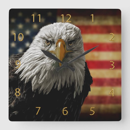 Amerikanischer Weißkopfseeadler auf Schmutz-Flagge Quadratische Wanduhr (Vorderseite)