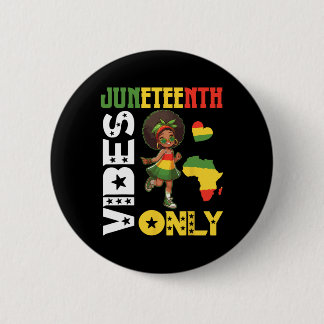Amerikanisches afrikanisches Mädchen tanzt Junetee Button