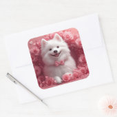 Amerikanisches Eskimo mit Rose - Valentinstag Quadratischer Aufkleber (Umschlag)