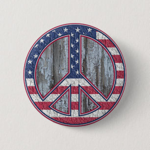 Amerikanisches Friedenszeichen auf antikem Holz Pi Button