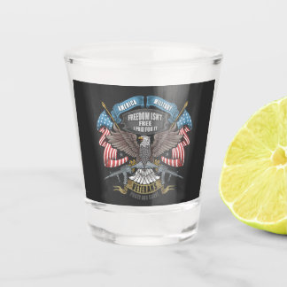 Amerikanisches Militär mit Flaggen und Adler Schnapsglas
