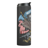 Amerikanisches Militär mit Flaggen und Adler Thermosbecher (Nach links gedreht)