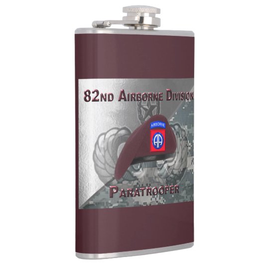 Amerikas 82. Im Flugzeug Division Flachmann (Rechts)