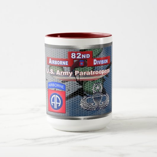 Amerikas Guardian 82. Im Flugzeug Abteilung Tasse (Zentrum)