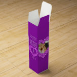 Amethyst Hochzeitstag Herz-Foto Box<br><div class="desc">Sechstes lila Amethyst Hochzeitstag, der Wein oder Spirituosen Box schenkt. Schöne Amethysten im Herzen auf lila mit Foto Steineffekt Vorlage Amethyst Wedding Anniversary Weinkasten Verpackung. Passen Sie sich mit Ihren eigenen Namen, Veranstaltungsdetails und Foto an. Das 6. Jubiläumsjahr ist traditionell mit Amethyst verbunden. Aktuell liest Gratulation Melanie & Richard über...</div>