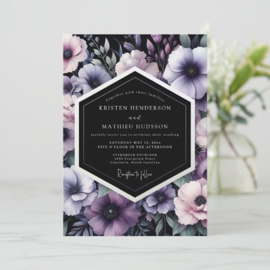Amethyst Noir Bloom Wedding Einladung (Stehend Vorderseite)