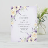 Amethyst-Violette Wildblumen-Hochzeit Einladung (Stehend Vorderseite)