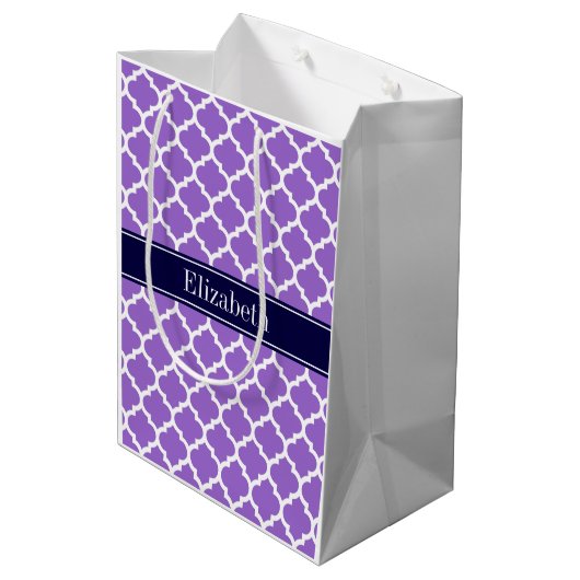 Amethyst Whmarokkanisch #5 Navy Blue Name Monogram Mittlere Geschenktüte (Rückseite Schrägansicht)