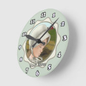 Amish Girl Bonnet Runde Wanduhr (Winkel)