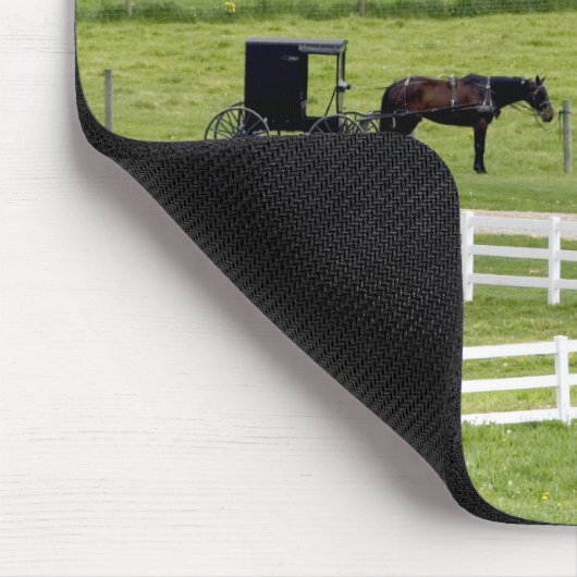 Amish-Hof mit Pferd und Buggy in der Nähe von Berl Mousepad (Ecke)
