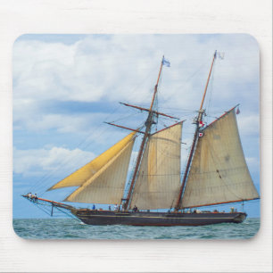 Amistad unter Segel Mousepad