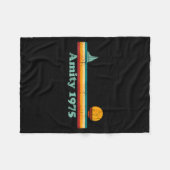 Amity 1975 Retro Sailboat And Sunset Design Idea Fleecedecke (Vorderseite (Horizontal))
