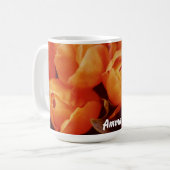 Amma ~ Ein Array von Orange Tulips Kaffeetasse (Vorderseite Links)