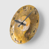 Ammonit und andere Fossilien in der Runde Wanduhr (Winkel)