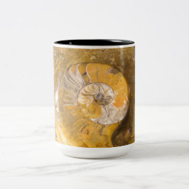 Ammonit und andere Fossilien in Gestein Zweifarbige Tasse