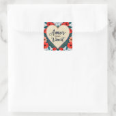 Amor Omnia Vincit - Zitat Quadratischer Aufkleber (Tasche)