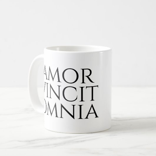 Amor Vincit Omnia Kaffeetasse (Vorderseite Links)