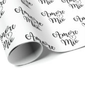 Amore Mio (My love) Chic Black Script Repeat Geschenkpapier (Rolleneckpunkt)