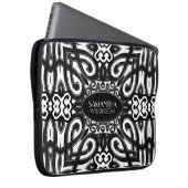 Amoria | verziertes Schwarz-Weiß-Dekordesign Laptopschutzhülle (Vorne Rechts)