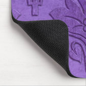 AMOROSO DAMAST: GEALTERTES PERGAMENT in LILA Mousepad (Ecke)