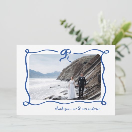 Amour | Blue French Bow and Foto Wedding Dankeskarte (Stehend Vorderseite)