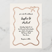 Amour | Illustrierte französische Bow Wedding Rose Folieneinladung (Vorderseite)