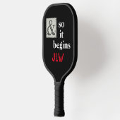 Ampersand-Symbol und so beginnt es Humorschwarz Pickleball Schläger (Links)