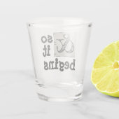 Ampersand-Symbol und so beginnt es Humorvollen Spa Schnapsglas (Rückseite)