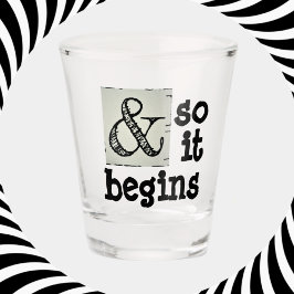 Ampersand-Symbol und so beginnt es Humorvollen Spa Schnapsglas