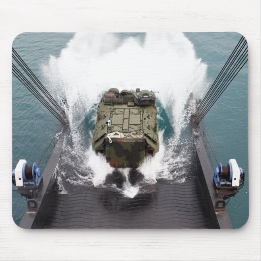 Amphibische Angriffsfahrzeuge gehen vom USNS aus Mousepad (Vorne)