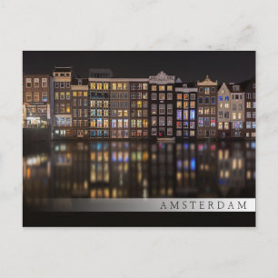 Amsterdam-Häuser mit bunten Lichtern in der Nacht Postkarte